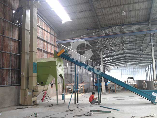 conveyor and sieve