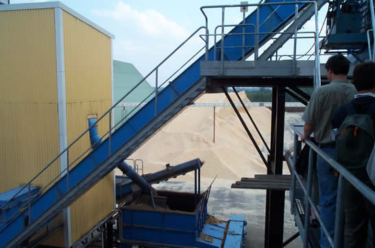 raw material conveyor